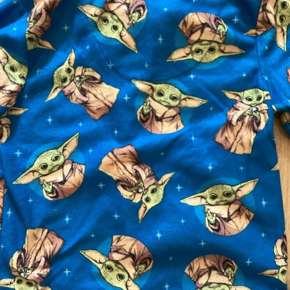 Baby Yoda Pajamas Size 6 Boys Mandalorian Star Wars The Child 2 pc Set - Picture 4 of 5